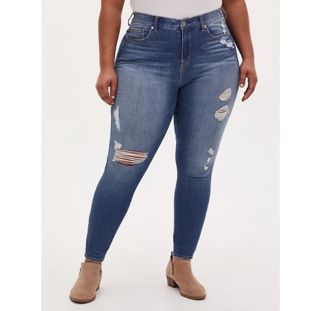 TORRID SKY HIGH SKINNY JEAN - PREMIUM STRETCH MEDIUM WASH 16